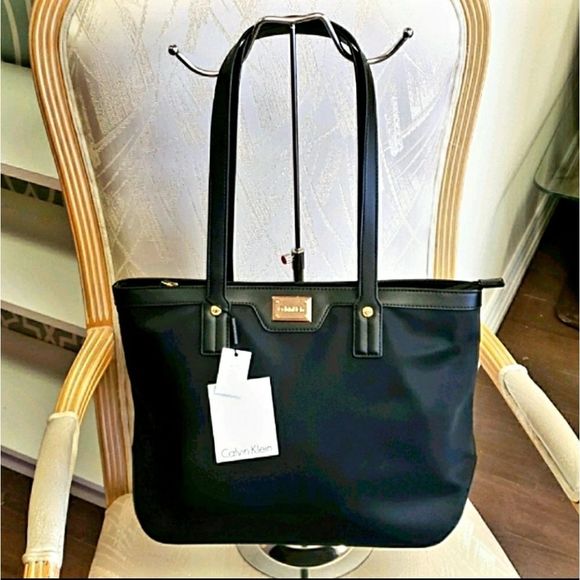 NWT 💖🖤 Calvin Klein Black Nylon Shoulder Bag - Picture 1 of 12